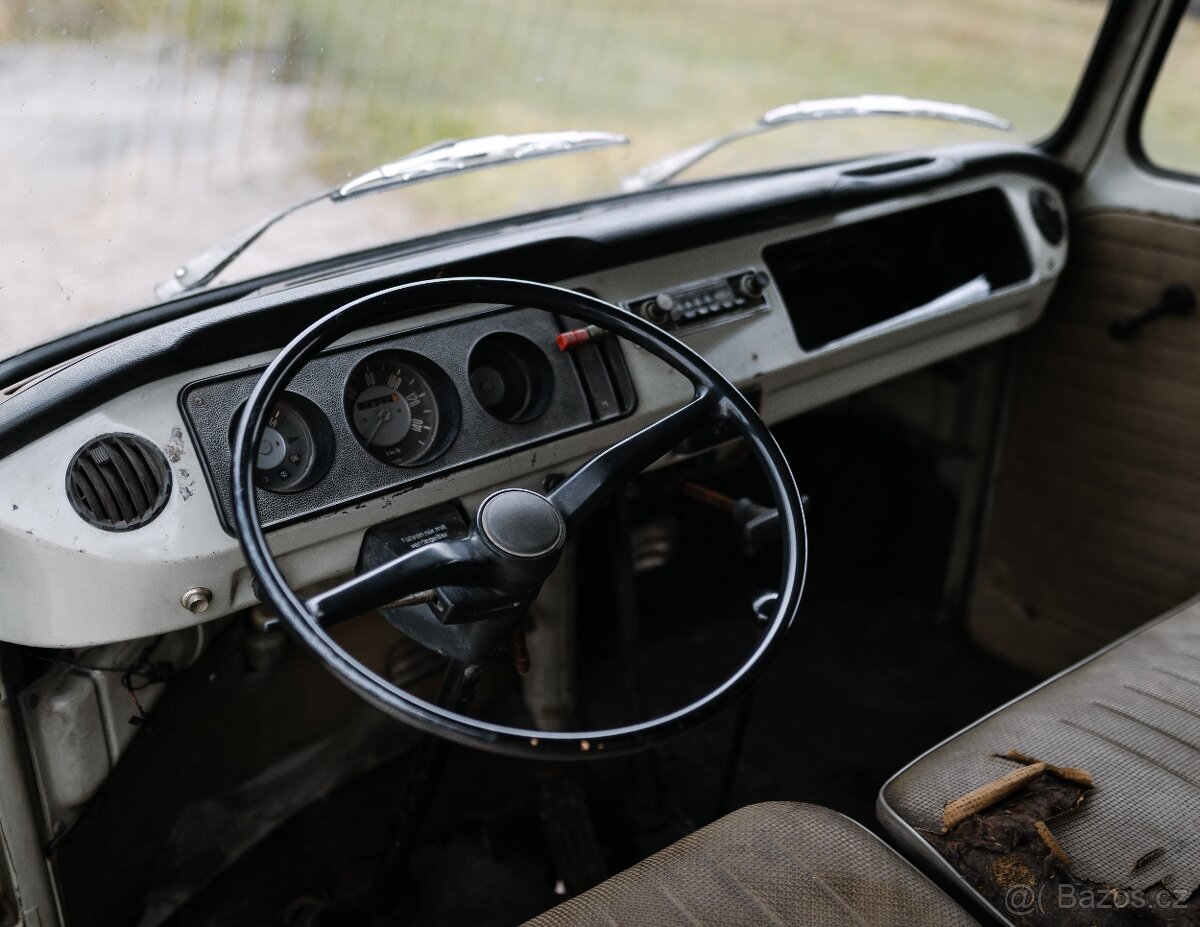 VW T2a Highroof - 9