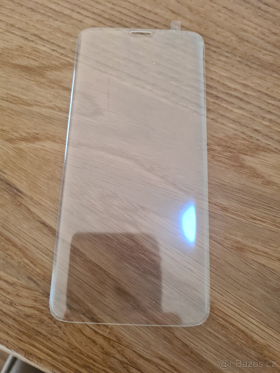 Obaly a ochranné skla - 9