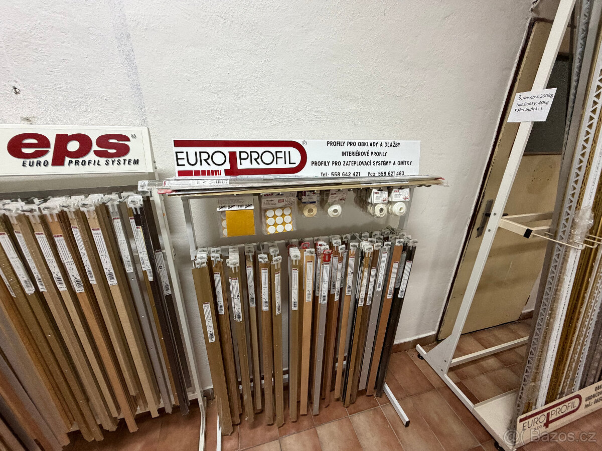 Soubor materiálu (PVC profily, hliníkové profily - 9