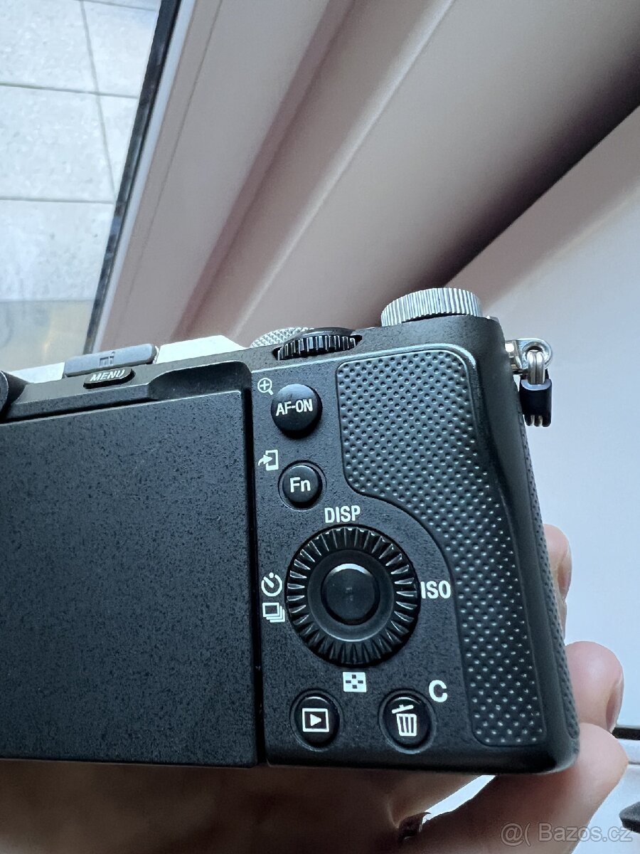 Sony A7C silver + objektiv Sony FE 28-70mm f3.5-5.6 - 9