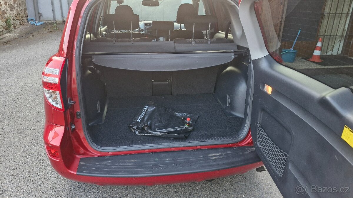 Toyota rav 4 2,2 D-4D 4x4 tažné zařízení - 9