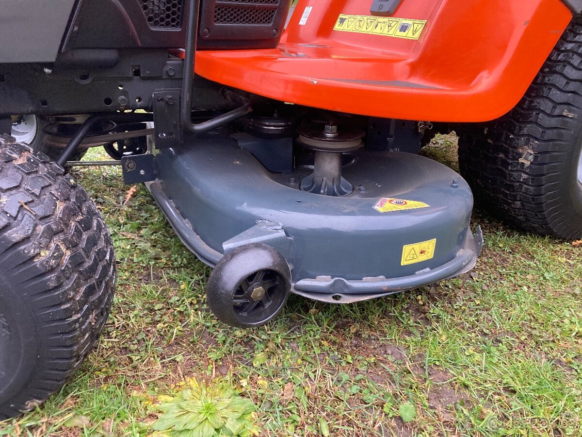 Zahradní traktor Husqvarna YTH 184 T - 9