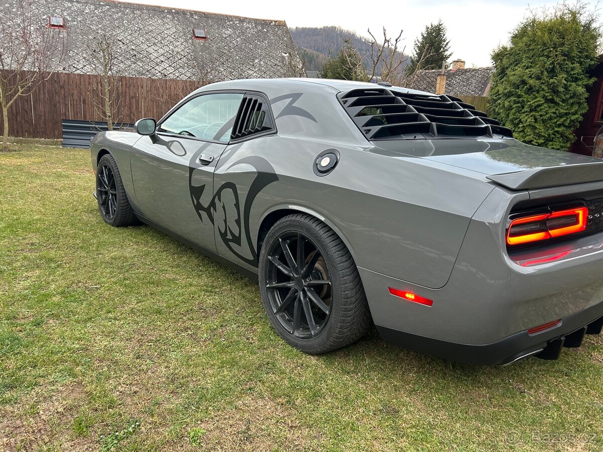Dodge Challenger - 9