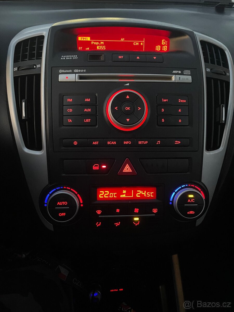 Kia Ceed ED 1.6 benzín cvvt kombi 2012 pofacelift - 9