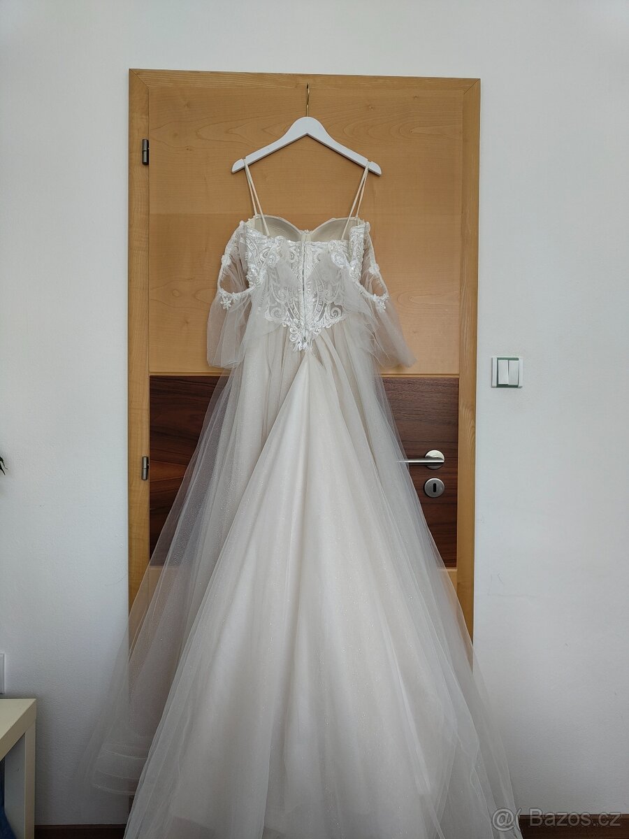 Elegantní svatební šaty - 9