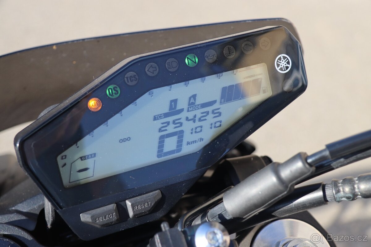 Yamaha MT09 - 9