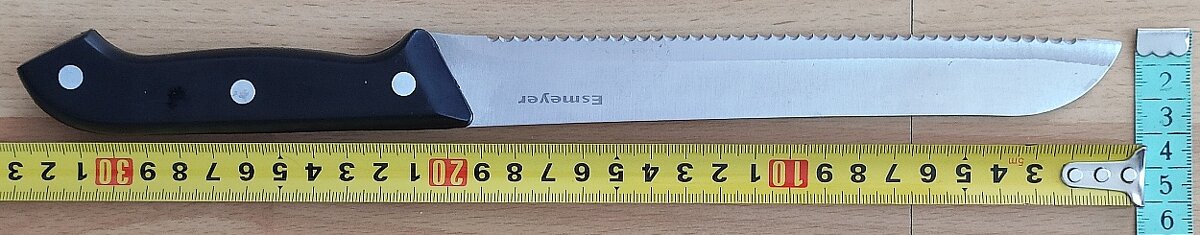 nůž,obal,váha kuchyň.do 5 kg 50,- talíř do MW 26,5 cm 100,- - 9