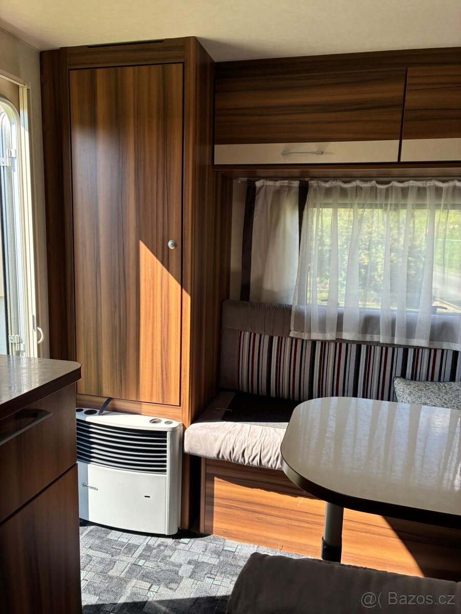 Karavan Weinsberg + mover,předstan - 9