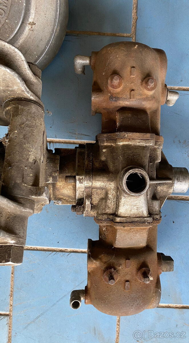 Starý lodní motor Johnson 1926 - 9