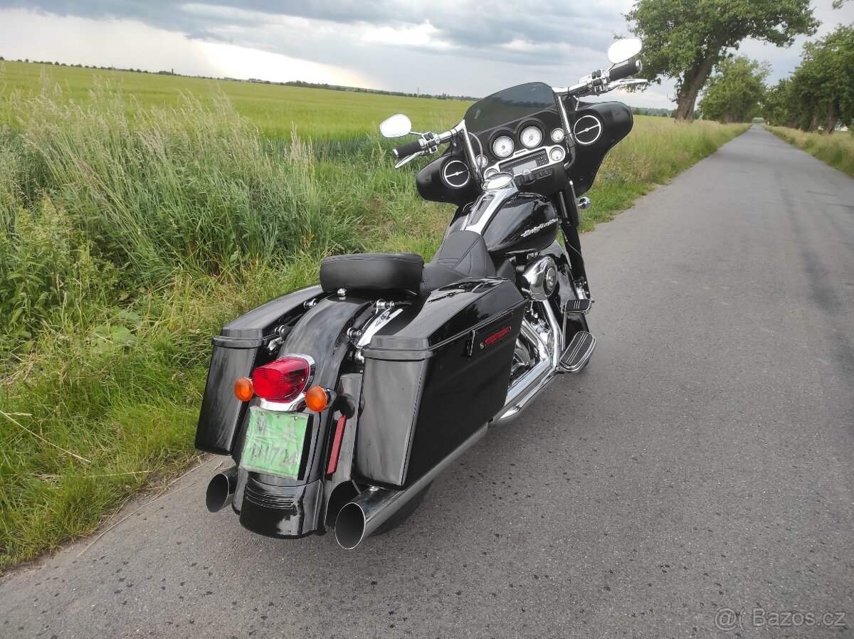 HARLEY DAVIDSON FLHX Street Glide - 9