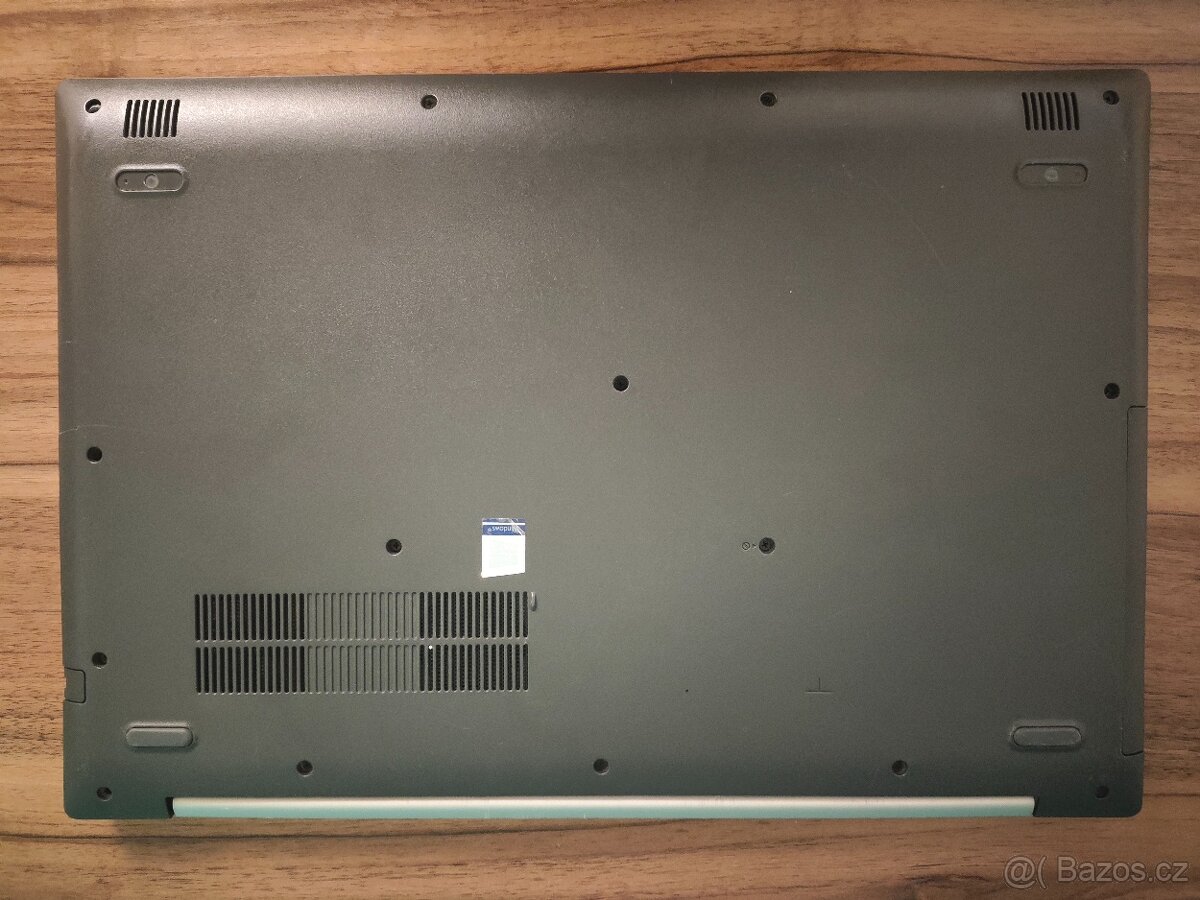 Lenovo 330-17IKB | i5 • 8GB • 256GB - 9