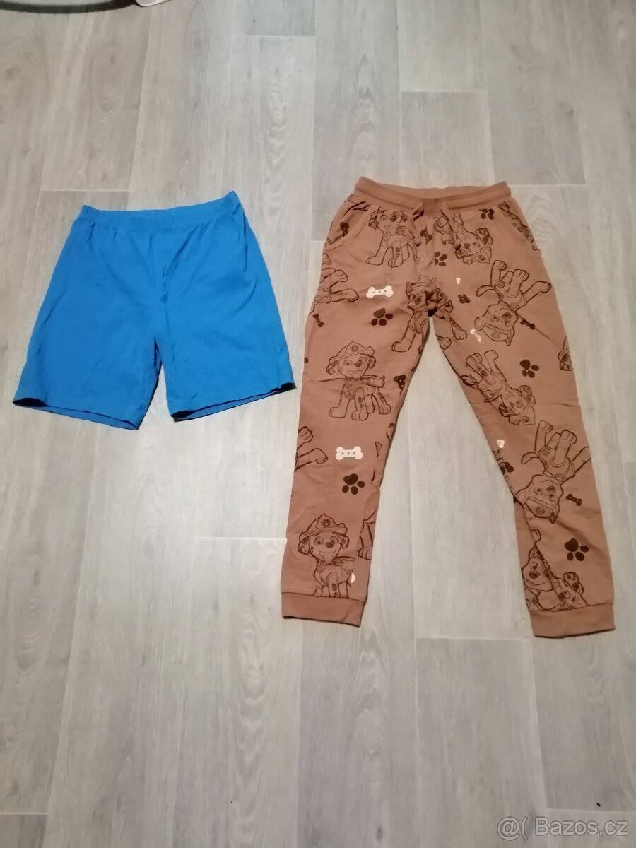 Prodám mikinu, trika, tepláky a overaly - 9