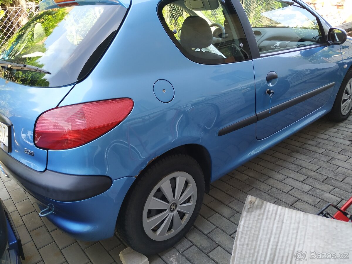Modrý Peugeot 206, 44 kW, 1 124 ccm - 9