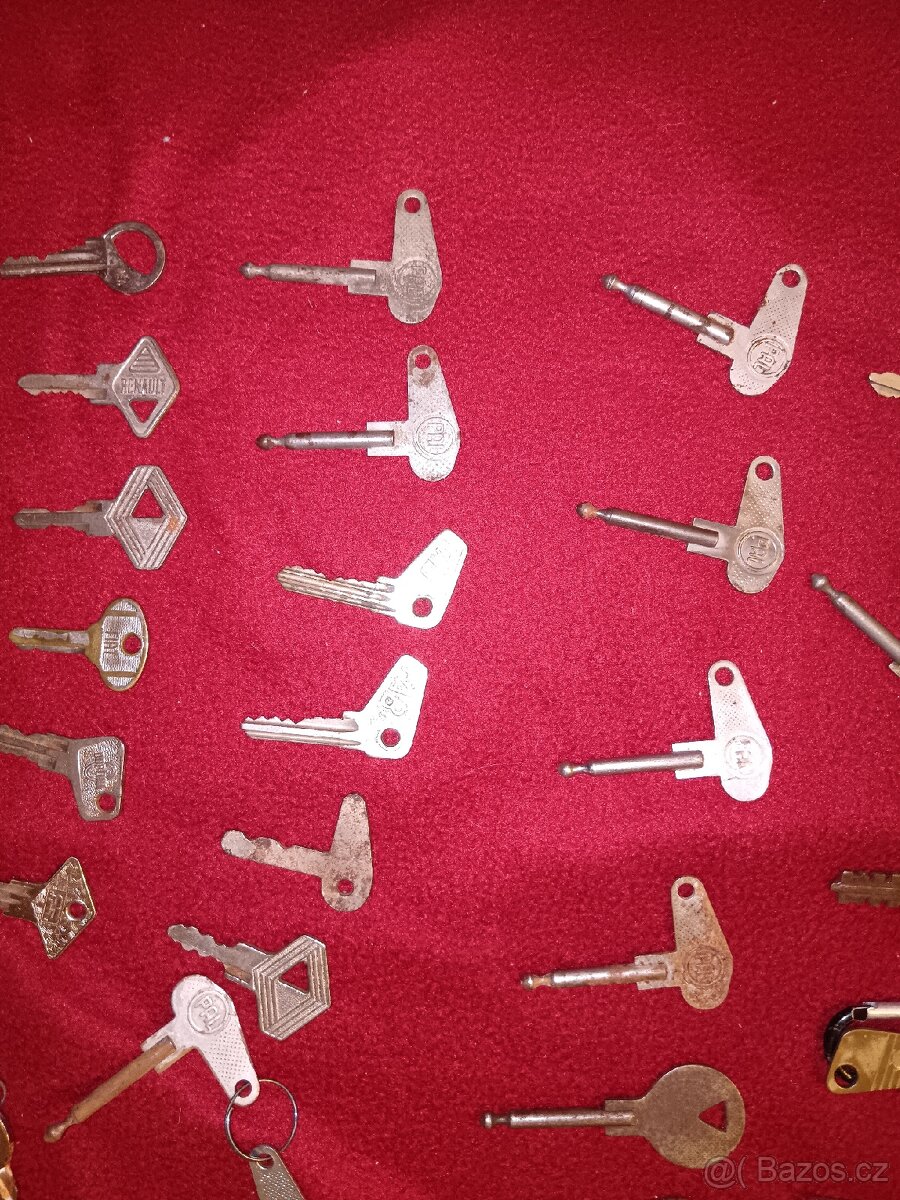 Sbírka 72 X klíčků Tatra škoda Jawa ČZ pérák scintilla
- 9