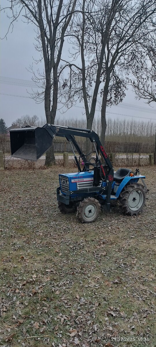 Malotraktor s čelním nakladačem - 9