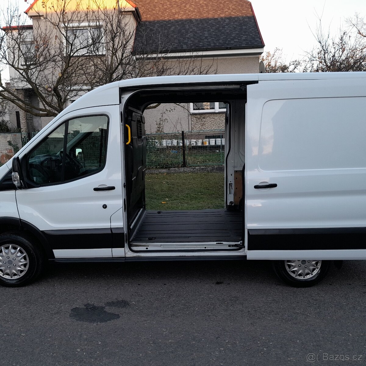 Ford Transit 2,2 TDCi 74kw, L2H2, serviska. - 9