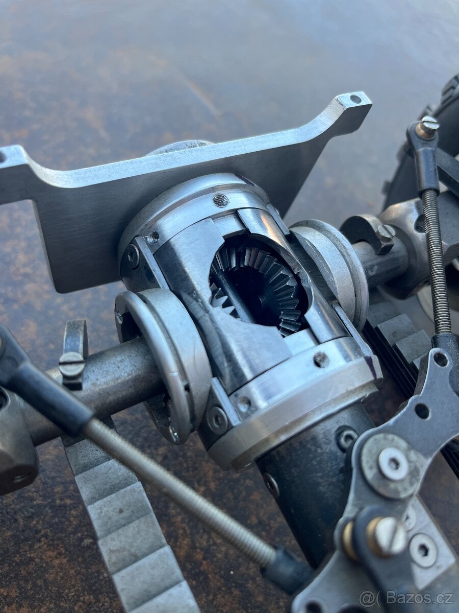 Model 1:10 Tatra 813 6x6 podvozek a rám - 9