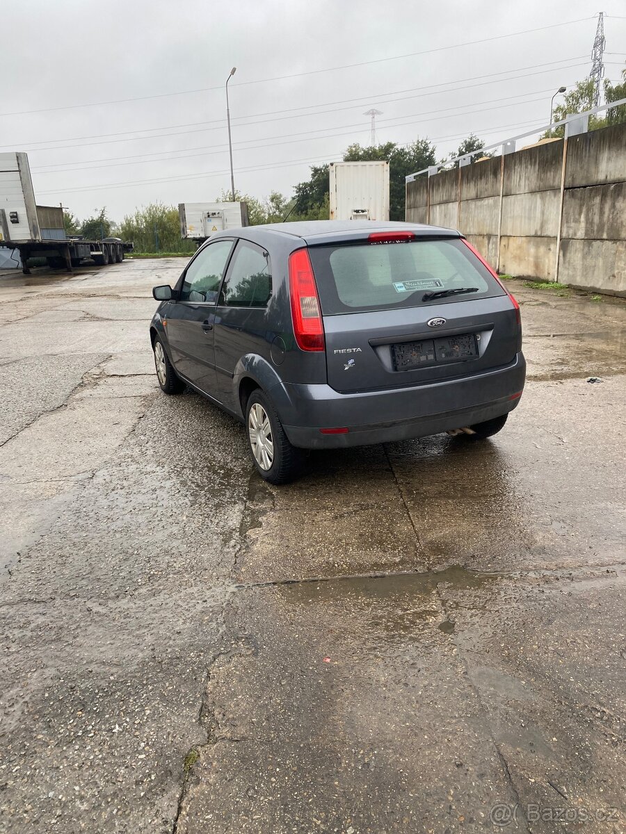 FORD FIESTA 1.3i - 9