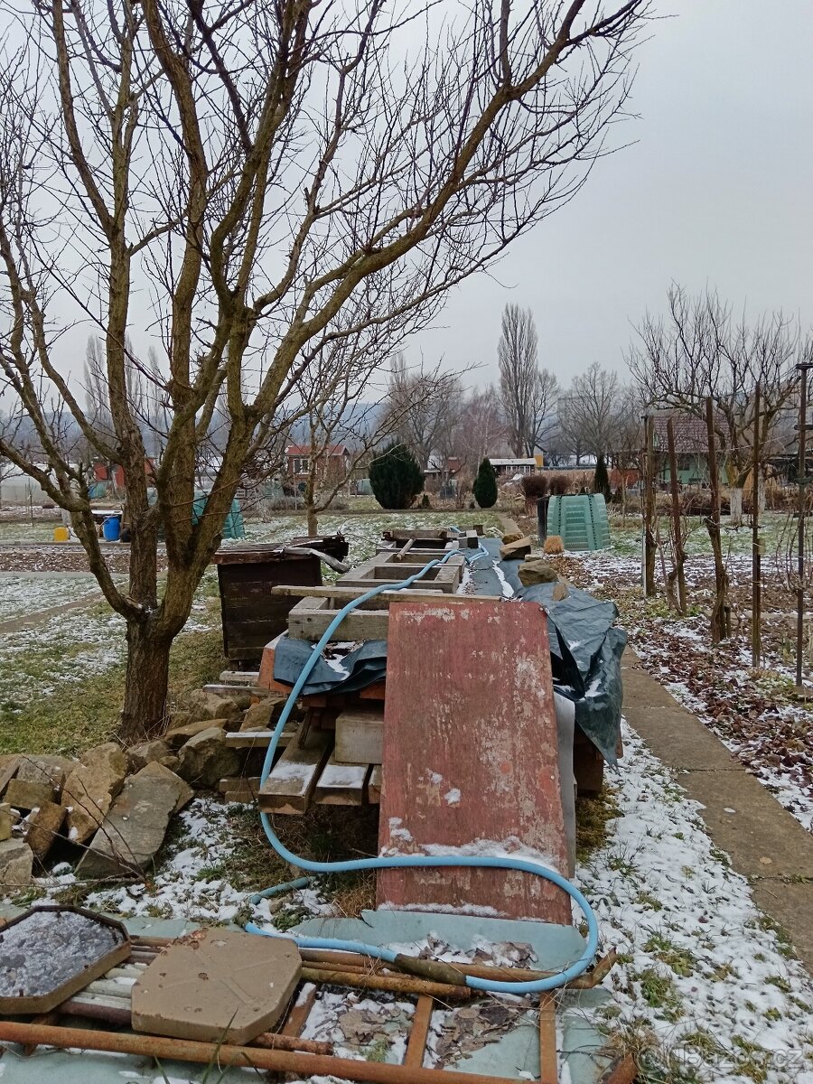 Zahrada s chatou, Otrokovice sad Míru štěrkoviště - 9