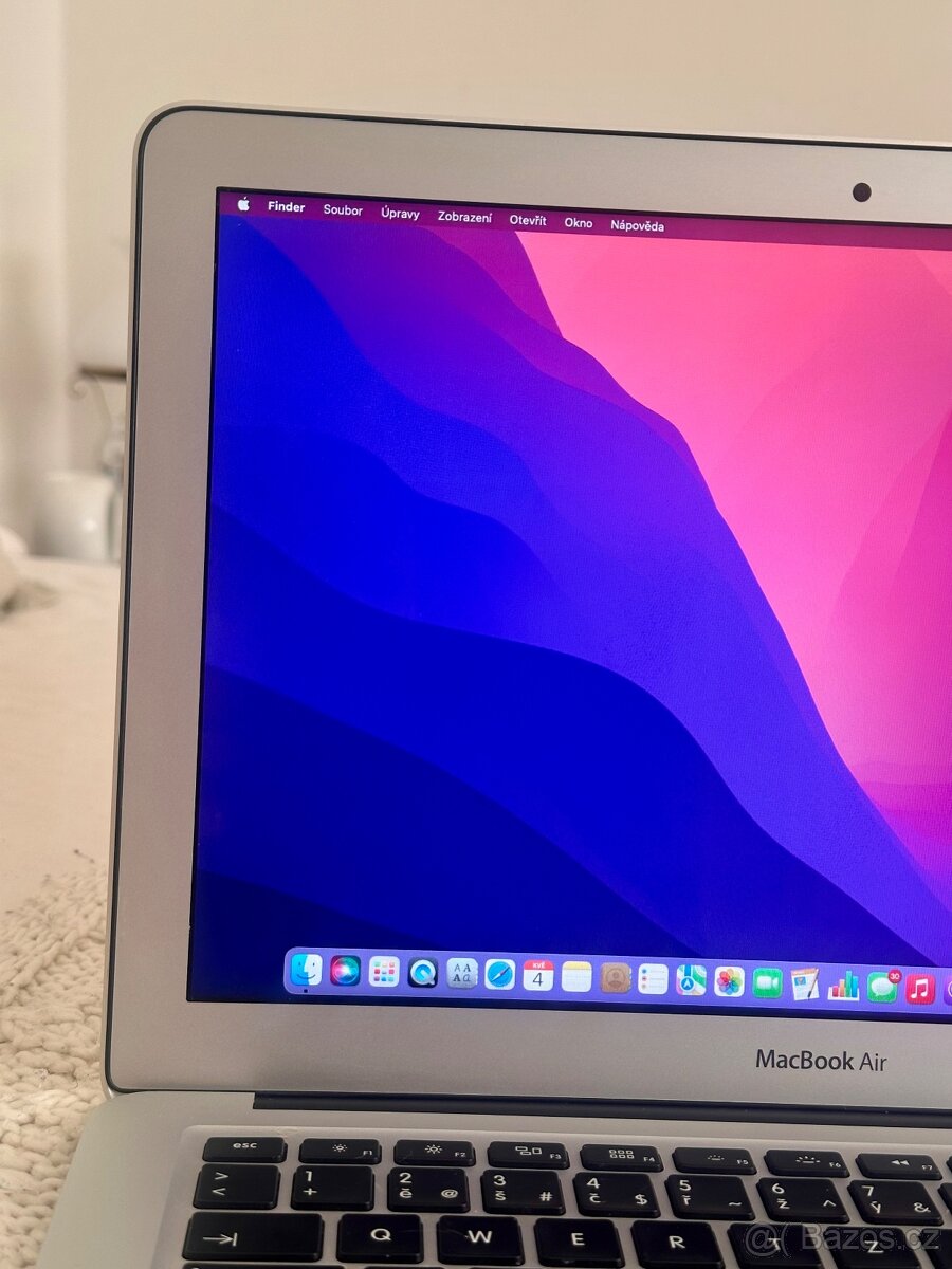 Macbook Air 13-palcový (2017) - 9