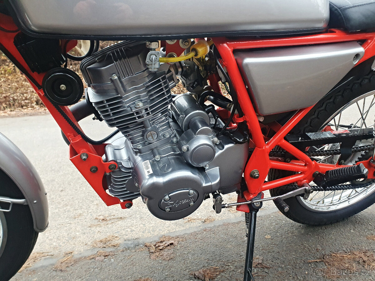 SkyTeam ACE 125 kopie Honda Dream Cafe Racer - 9