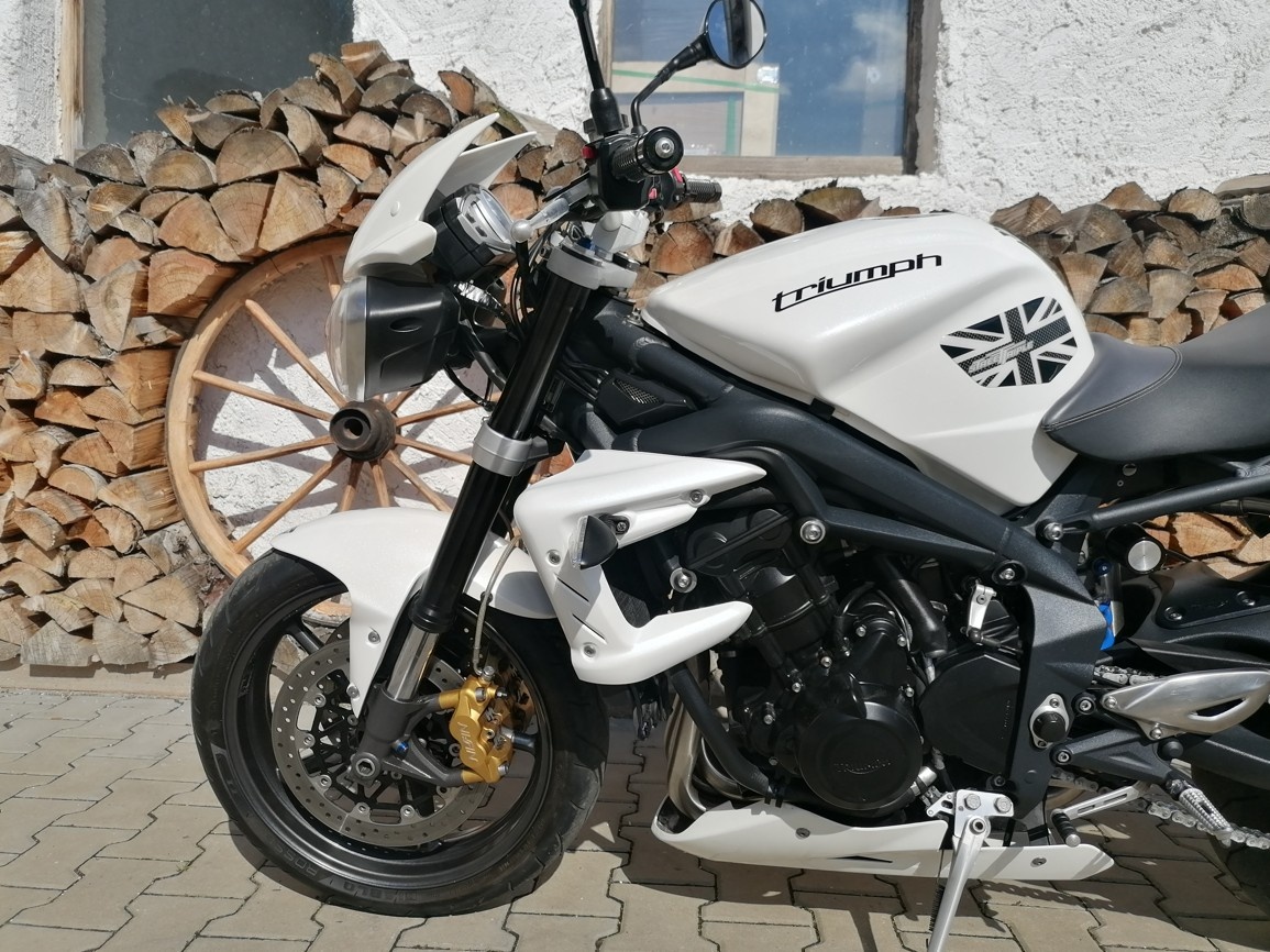 TRIUMPH STREET TRIPLE 675 R - 9