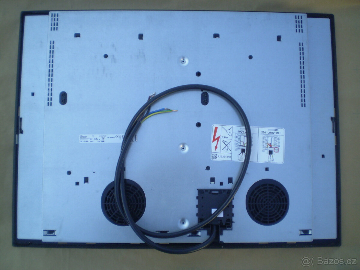 Indukční varná deska Electrolux EIV744 - 9