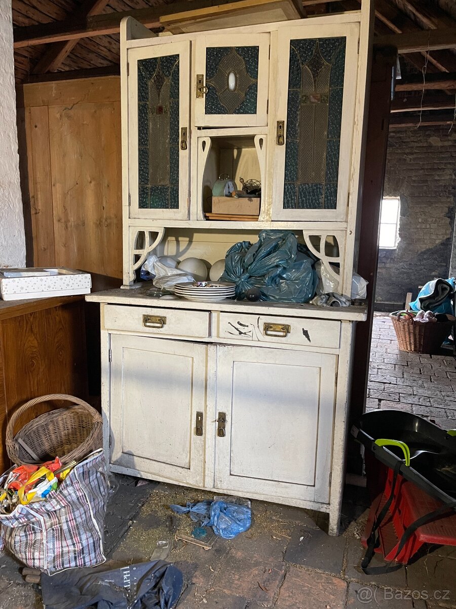 Starožitný nábytek - 9