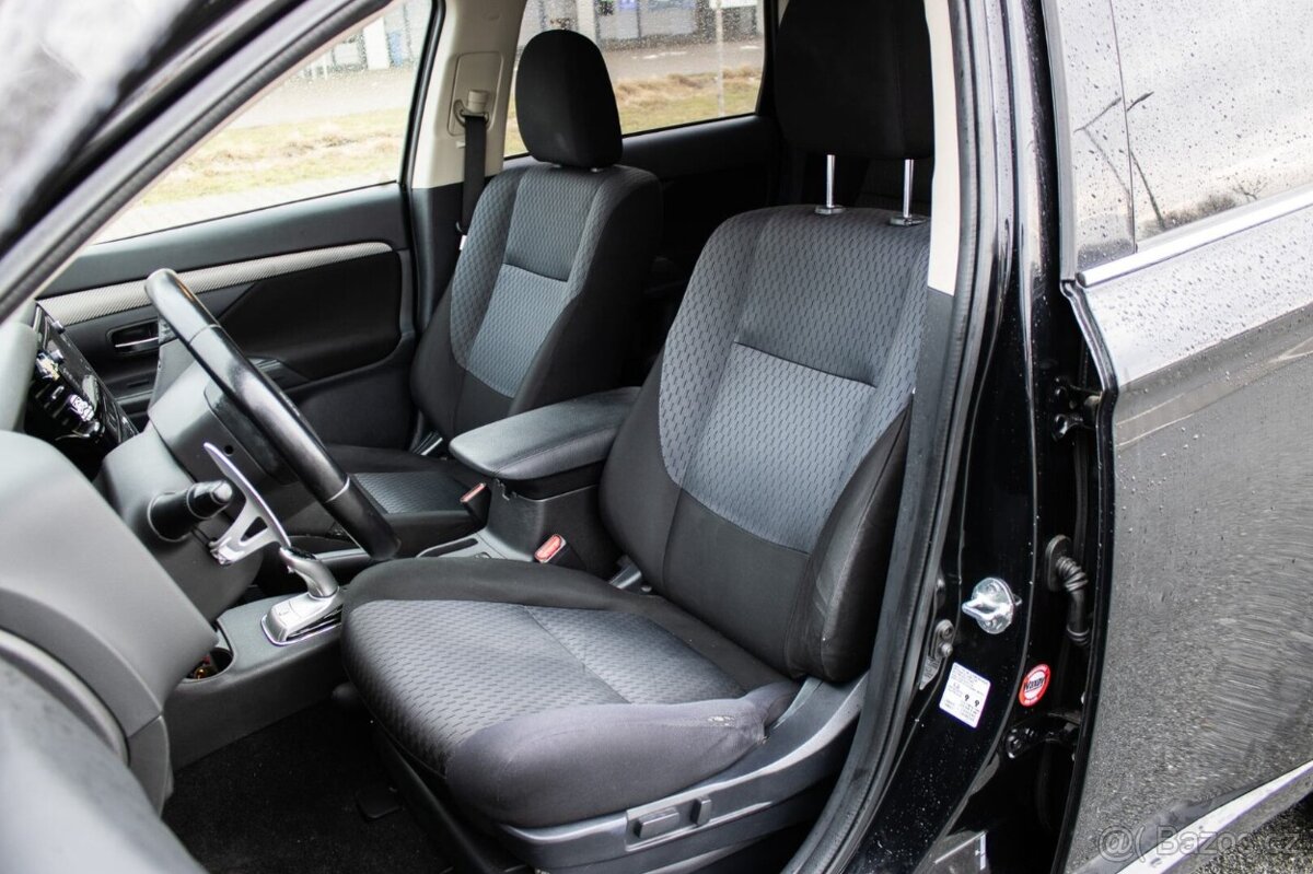 Mitsubishi Outlander 2.0 PHEV 4WD (2013) - 9