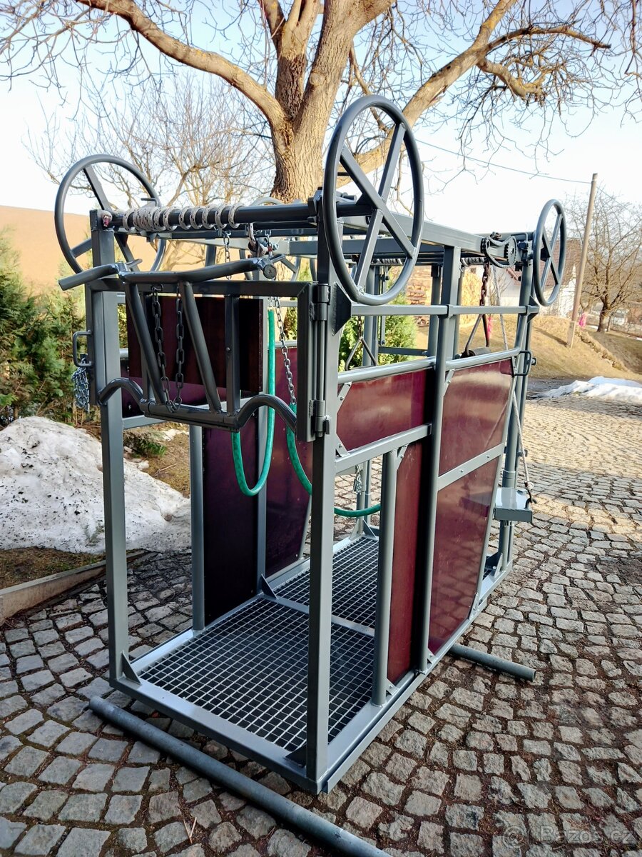 Fixační klec pro skot - 9