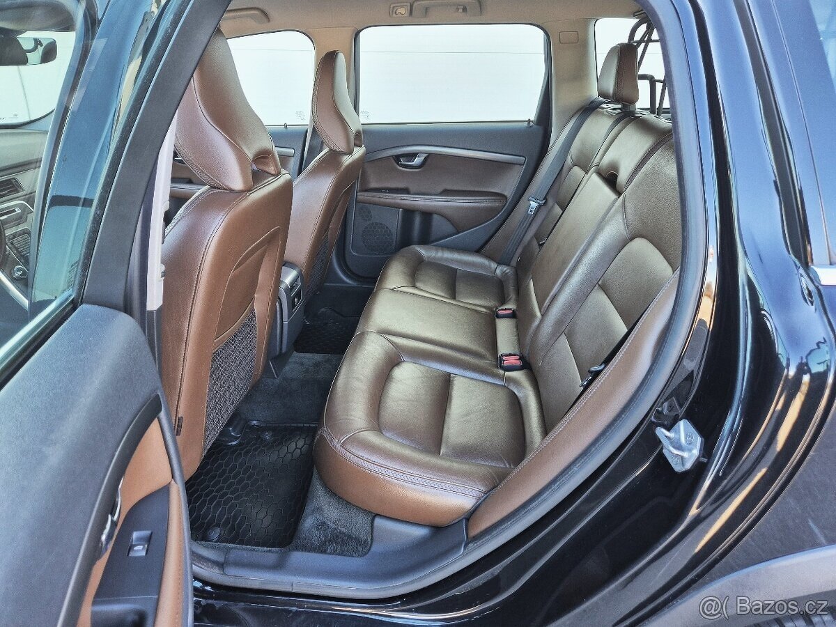 VOLVO XC70 2.4D 133KW 5 VÁLEC 1 MAJITEL AUTOMAT 4x4 XENON - 9