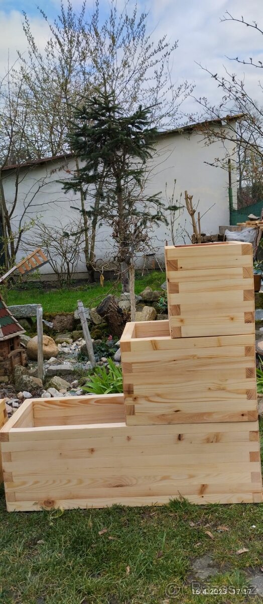 Dřevěný truhlík - 9