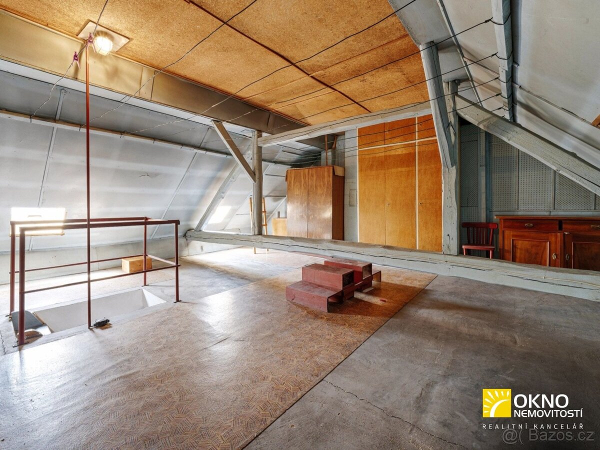 Rodinný dům s garáží a menší zahradou - 9