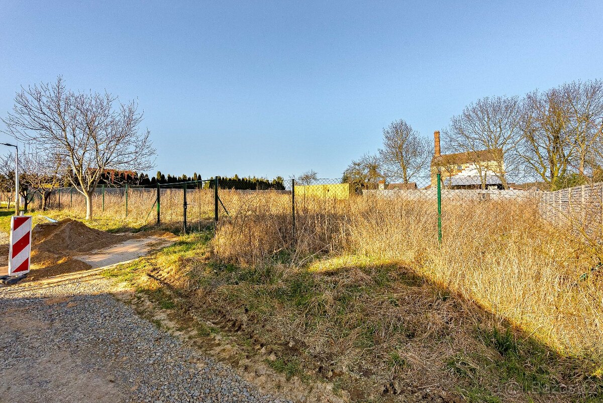 Pozemek pro developera či rodinu - možnost dvoj/trojdomu - 9