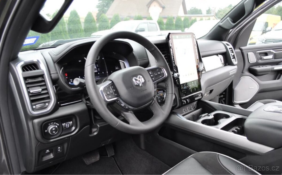 LARAMIE NIGHT PREMIUM 2025 3.0 Twin Turbo 420 KM - 9