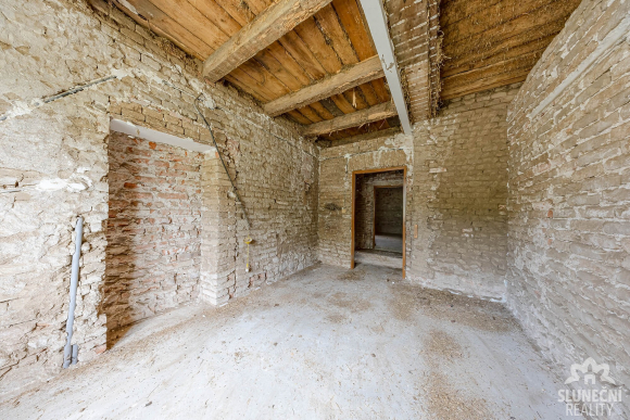 Rodinný dům 5+1, 3+1 na pozemku 840 m², obec Němčičky - 9