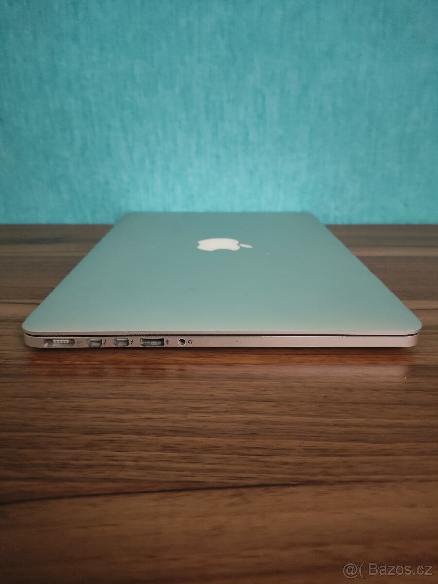 MacBook Pro 2015 | i5 • 8GB • 256GB SSD - 9