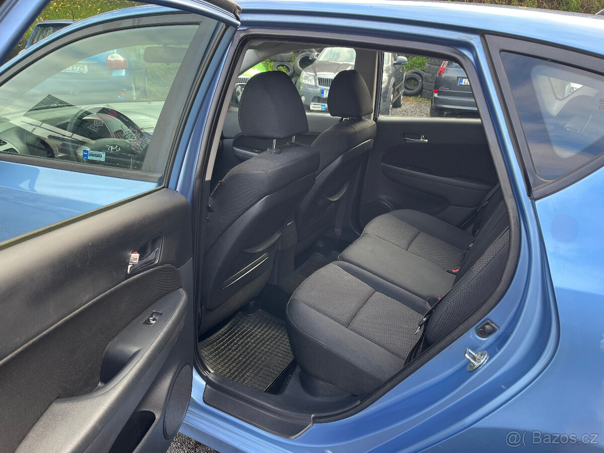 HYUNDAI i30 1,6 i 925 Kw TRIKOLORA - 9