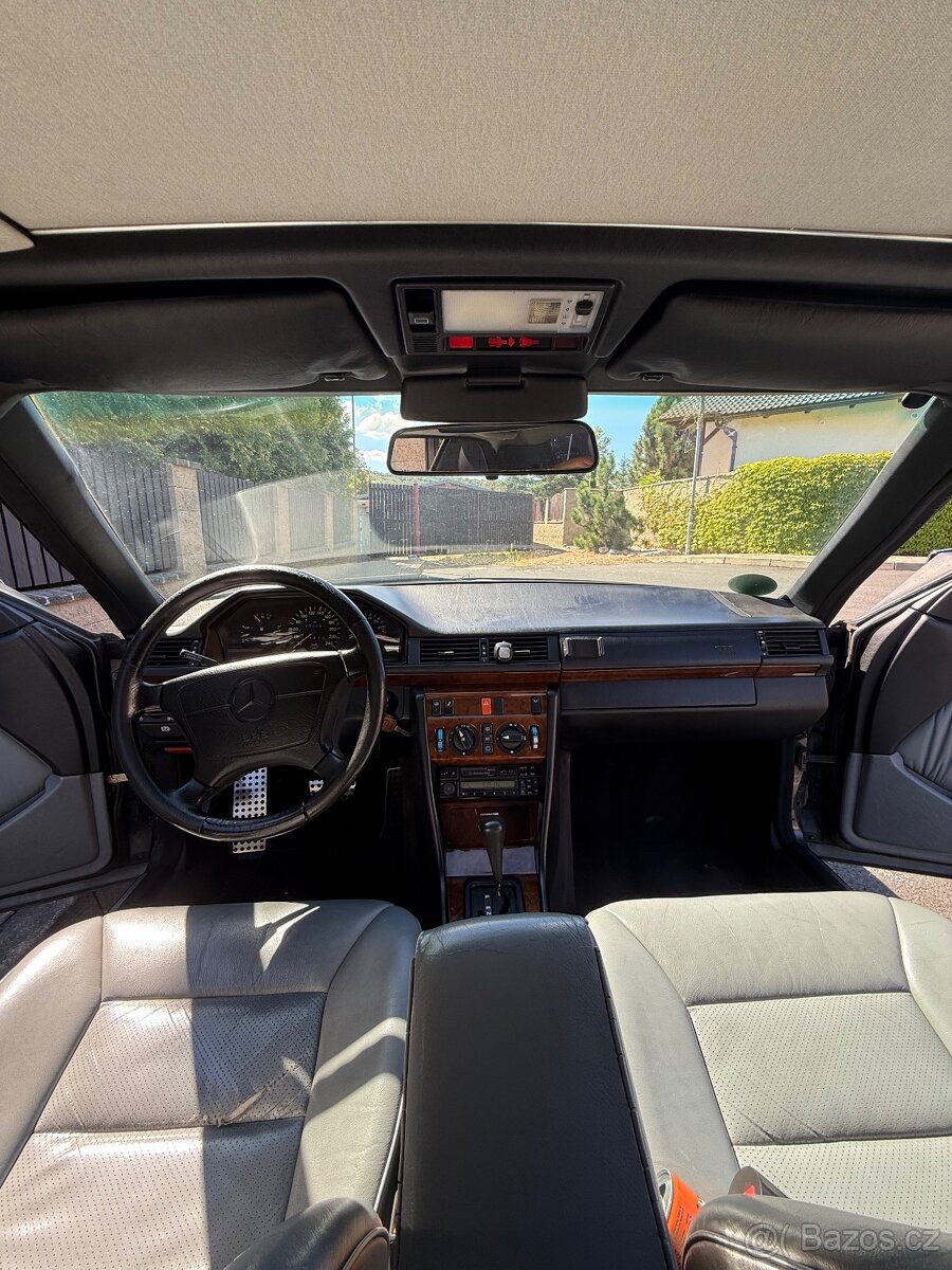 Mercedes-Benz C124 Coupé - 9