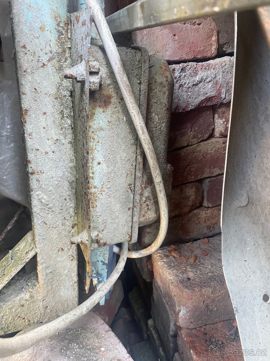 Funkční stavební míchačka 125 litrů - 9