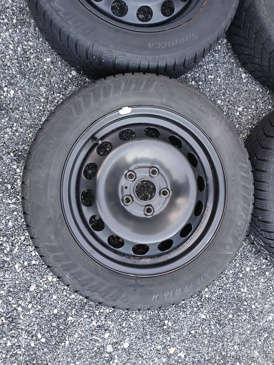 Pěkná kompletní zimní kola Octavia 3, Golf 7, 205/55/16 8mm - 9