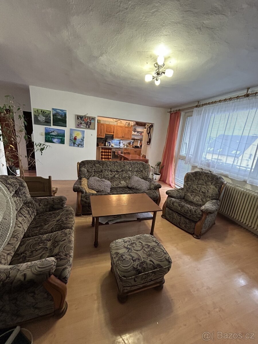 Prodej vyčleněné bytové jednotky v RD s parkovacími místy a - 9