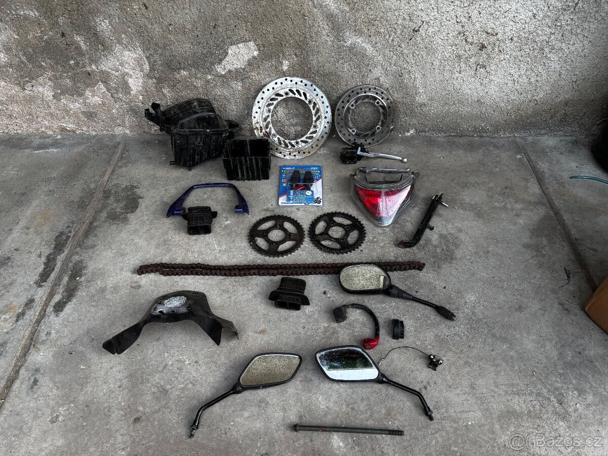 Honda cbr125r díly z motorky - 9