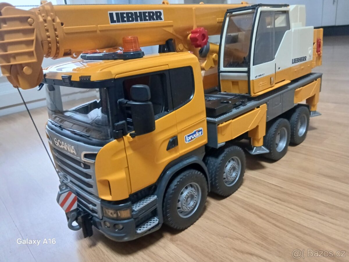 Autojeřáb Bruder Scania - 9