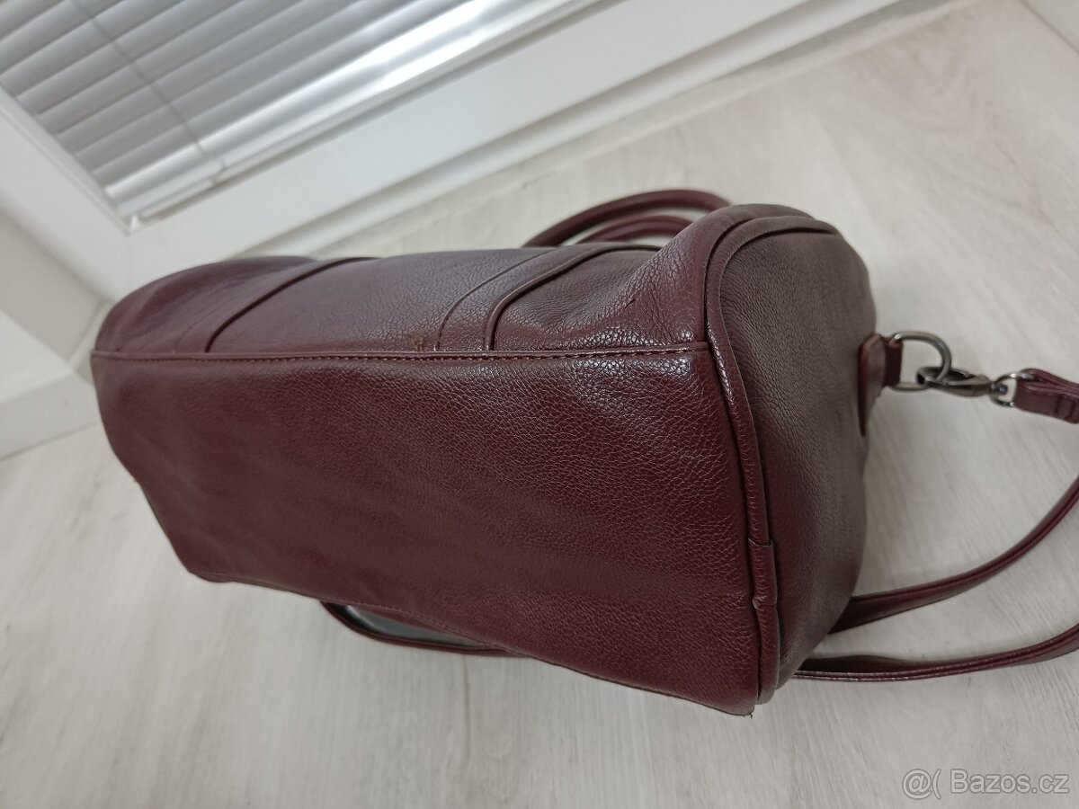 Vínově červená kabelka - 9