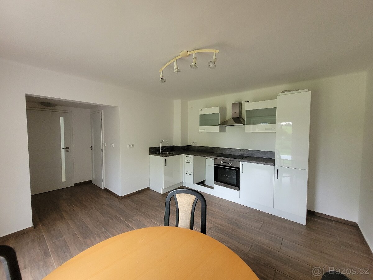 PRODÁM 2x bytová jednotka, 1x garáž + stavební pozemek - 9