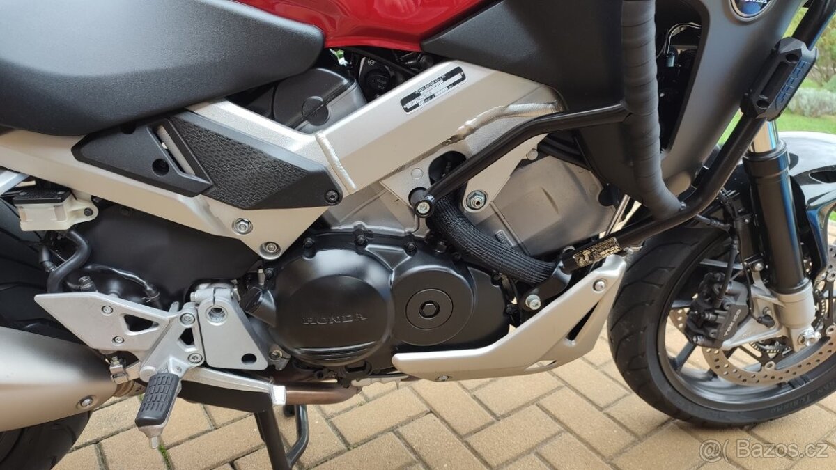Honda VFR 800X Crossrunner - 9