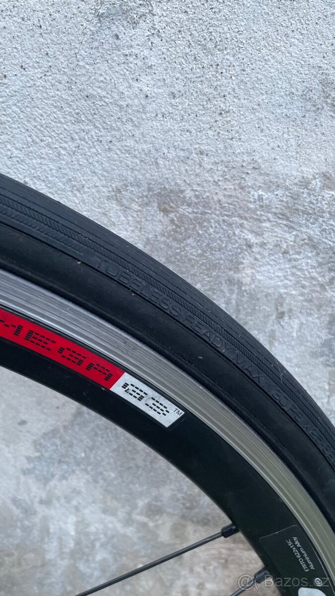 Celokarbonové silniční kolo Fondriest - 9