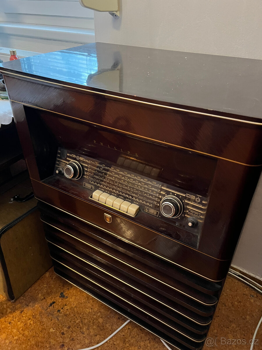 Historický lampový radiopřijímač Philips 17 - 9