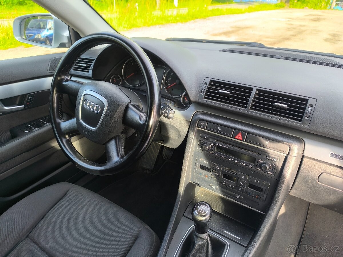Audi A4, 4X4,30TDI,MANUÁL,KRÁSNÁ,SERVIS - 9